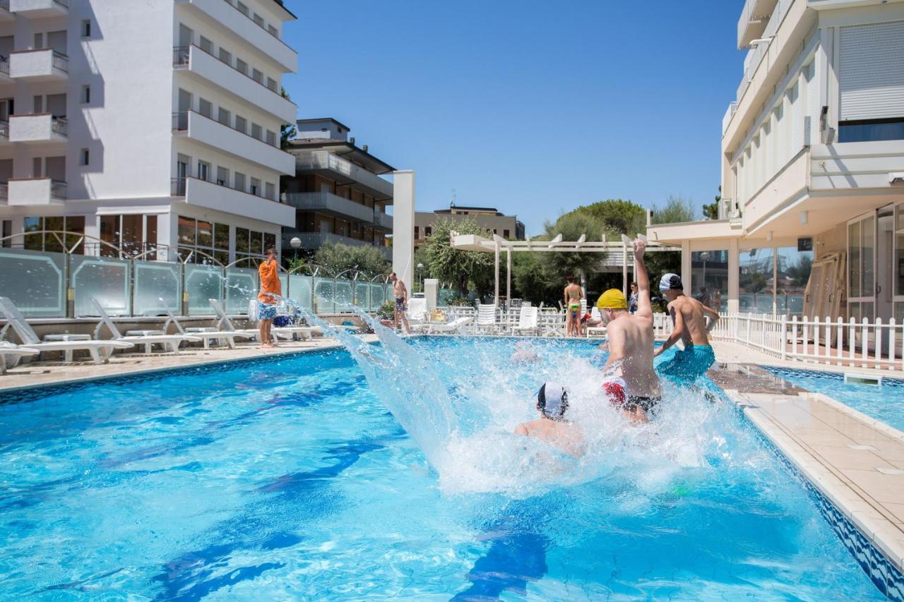 Hotel Solemare Milano Marittima Exteriör bild